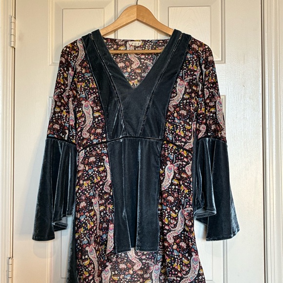 POL Tops - POL Velvet Navy and Pink Paisley Tunic